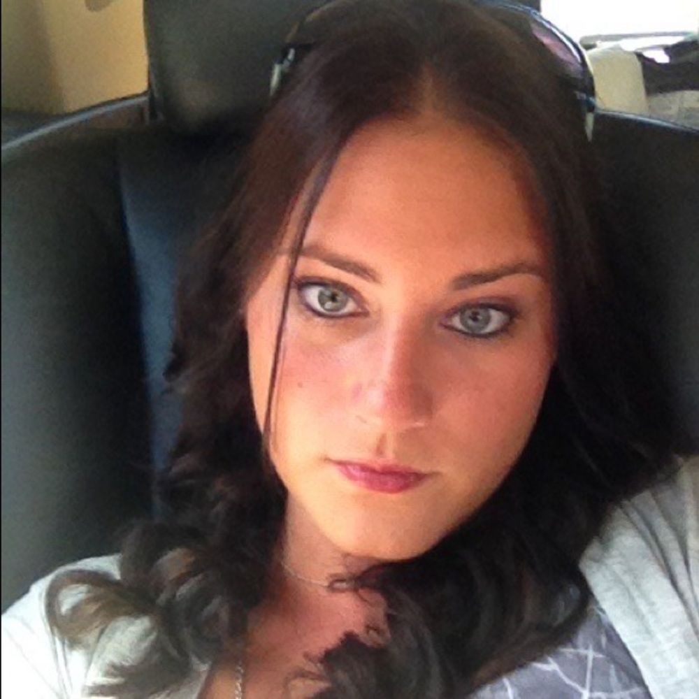Meet your Posher, Lauren (That crazy lady who changes her hair too much😂🤣)😘🙏 - Picture 13 of 16